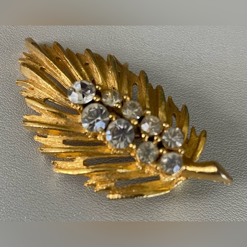 Vintage Gold Tone Layered Leaf Brooch Clear Rhinestone Crystal 2¼”